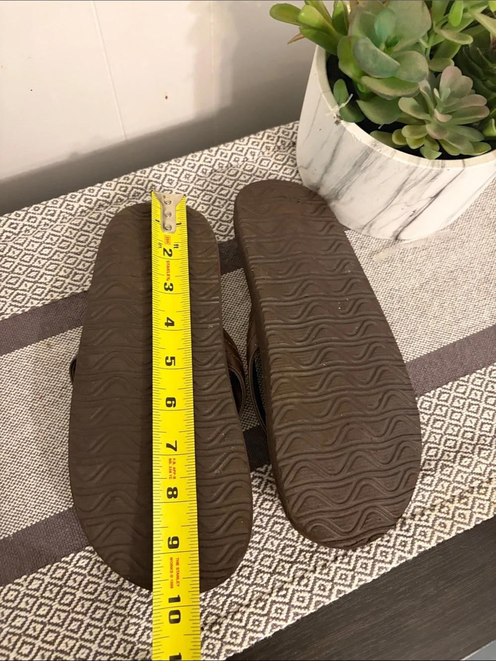 The Children's Place Brown Faux Leather Flip Flops Size 6